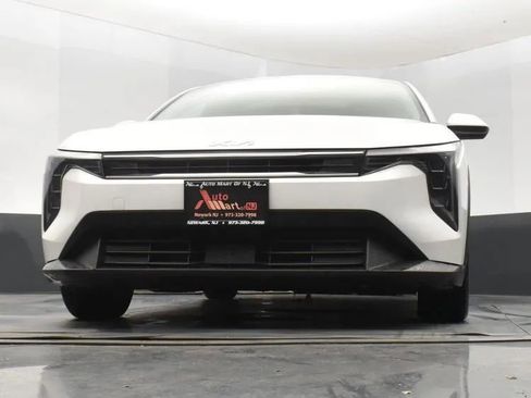 Used 2025 Kia K4 image 13