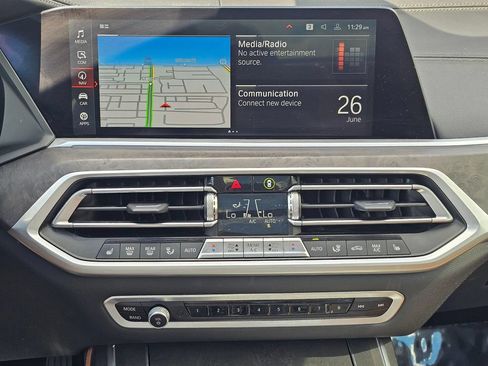 Used 2022 BMW X7 xDrive40i w/ Premium Package AWD/4WD image 32