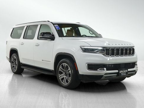 Used 2024 Jeep Wagoneer L Series II w/ Flexible Seating Group image 8