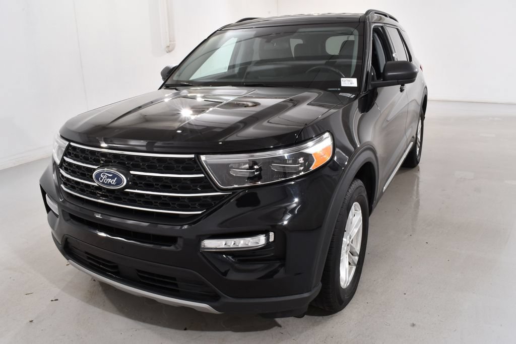 Used 2024 Ford Explorer XLT w/ Equipment Group 202A AWD/4WD image 2