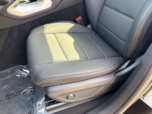 Used 2025 Mercedes-Benz GLS 450 4MATIC image 23