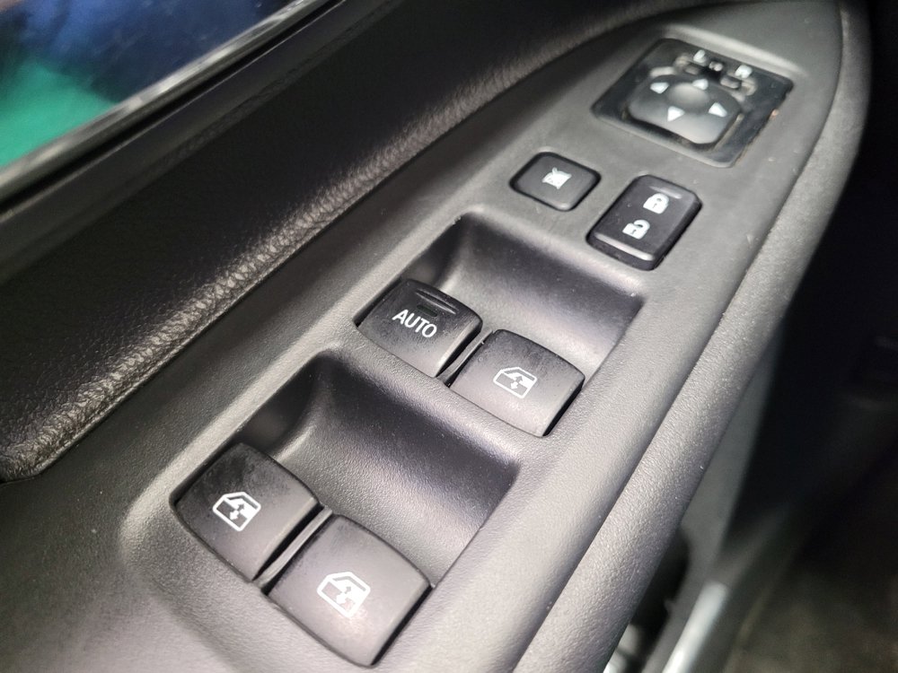 Used 2016 Mitsubishi Outlander SE AWD/4WD image 27