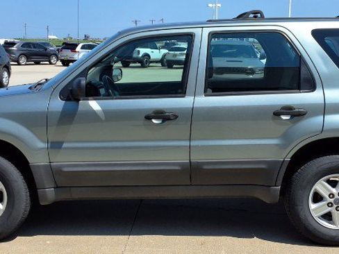 Used 2005 Ford Escape XLS image 5
