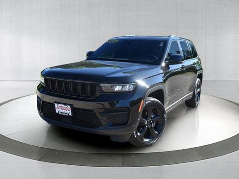 Used 2024 Jeep Grand Cherokee Altitude AWD/4WD image 1