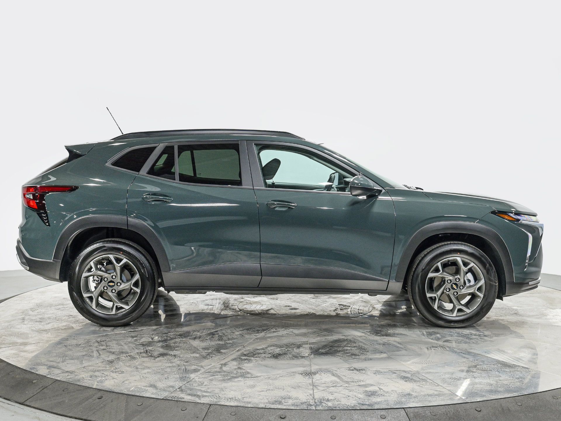 Used 2025 Chevrolet Trax LT w/ Driver Confidence Package FWD image 8