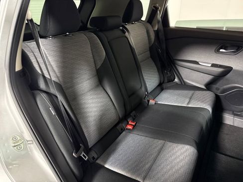 Used 2023 Nissan Rogue SV image 14