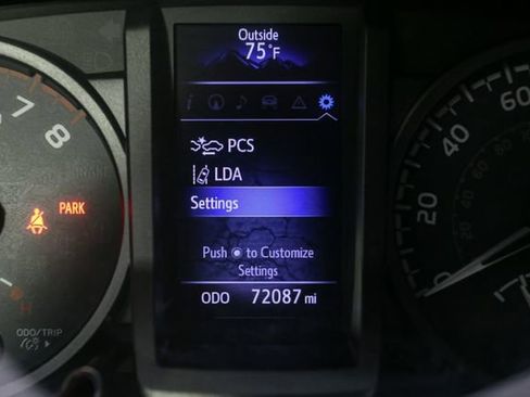 Used 2019 Toyota Tacoma TRD Off-Road AWD/4WD image 29