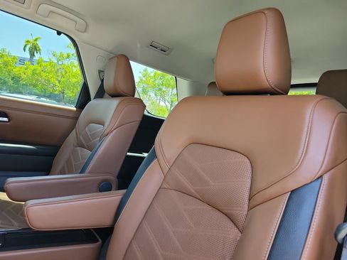 Certified 2024 Nissan Pathfinder Platinum FWD image 16