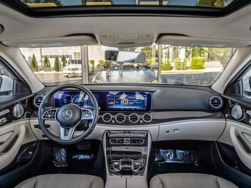 Used 2020 Mercedes-Benz E 350 4MATIC Sedan image 3