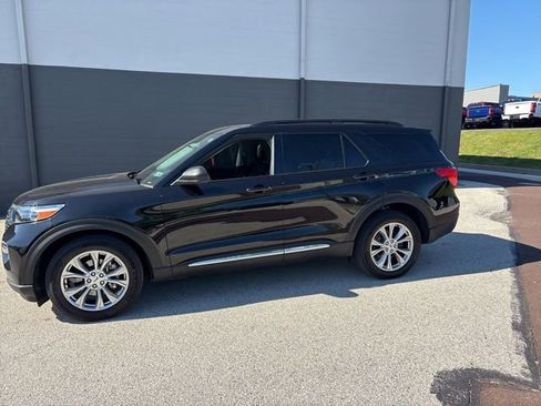 Certified 2024 Ford Explorer XLT w/ Equipment Group 202A AWD/4WD image 3