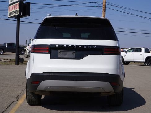 Used 2024 Land Rover Discovery S image 6