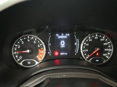 Used 2017 Jeep Renegade Altitude FWD image 19