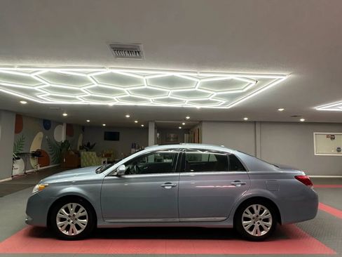 Used 2012 Toyota Avalon Limited image 3