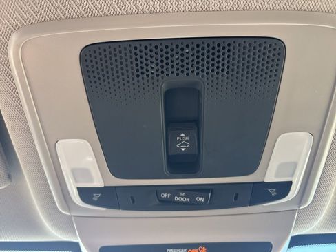 Used 2025 Honda HR-V EX-L image 23