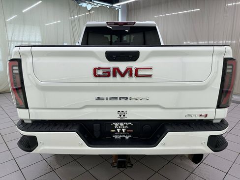 Used 2024 GMC Sierra 2500 AT4 w/ AT4 Premium Plus Package image 9