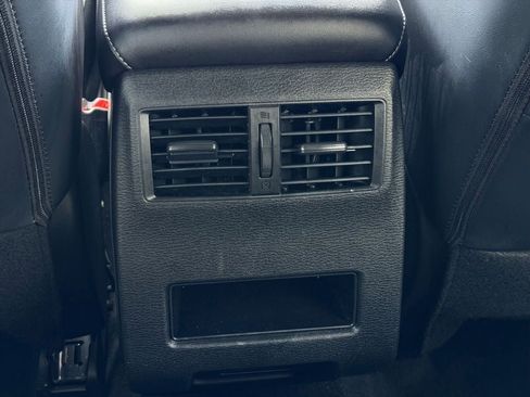 Used 2024 Mitsubishi Outlander SE Black Edition FWD image 16