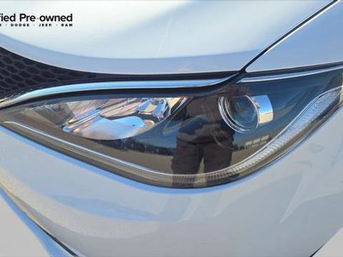 Certified 2018 Chrysler Pacifica Touring-L FWD image 20