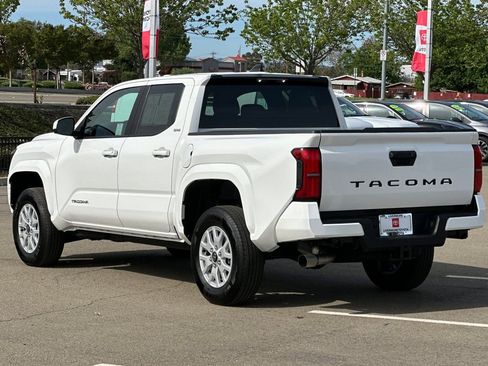 Used 2025 Toyota Tacoma SR5 image 6
