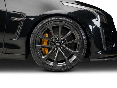Used 2017 Cadillac CTS V w/ Carbon Fiber Package RWD image 31
