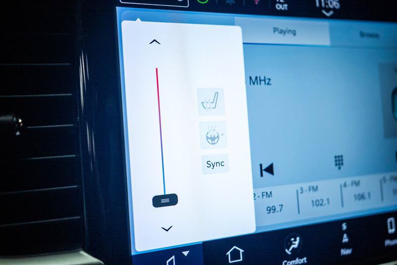 Used 2024 Chrysler Pacifica Limited FWD image 22