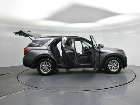 Used 2025 Ford Explorer Active image 4