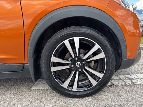 Used 2019 Nissan Kicks SV FWD image 9