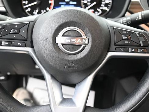 Used 2025 Nissan Altima 2.5 SV AWD/4WD image 17