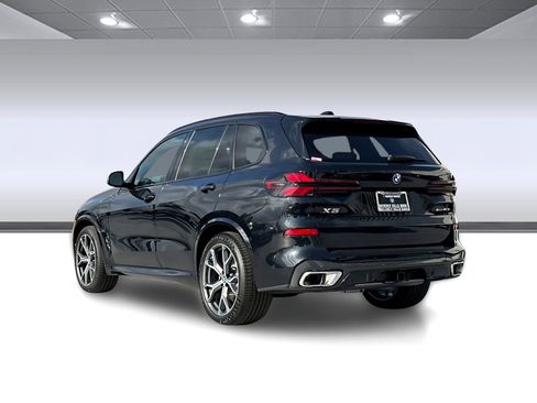 Used 2026 BMW X5 xDrive50e w/ M Sport Package image 3