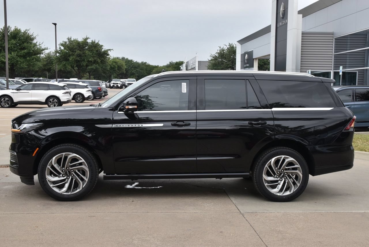 New 2027 Lincoln Navigator Reserve AWD/4WD image 11