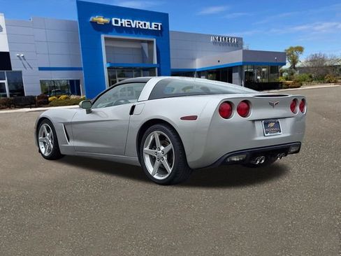 Used 2005 Chevrolet Corvette Coupe w/ Preferred Equipment Group RWD image 21