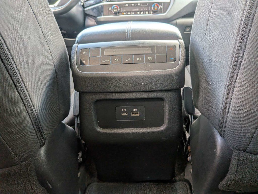 Used 2025 Nissan Pathfinder SV AWD/4WD image 16