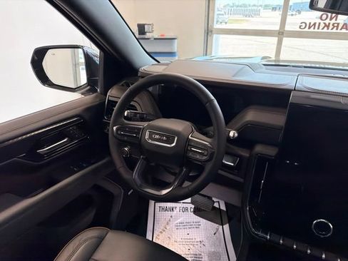 Used 2026 GMC Yukon AT4 w/ LPO, Floor Liner Package AWD/4WD image 37