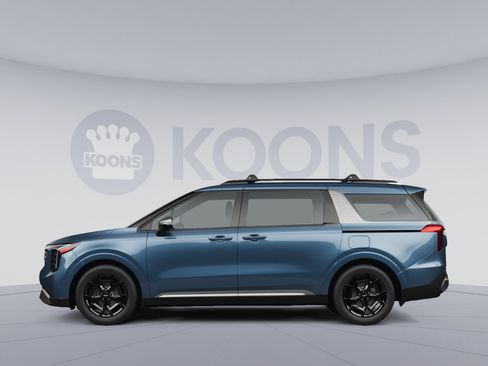 Used 2025 Kia Carnival SX Prestige image 2