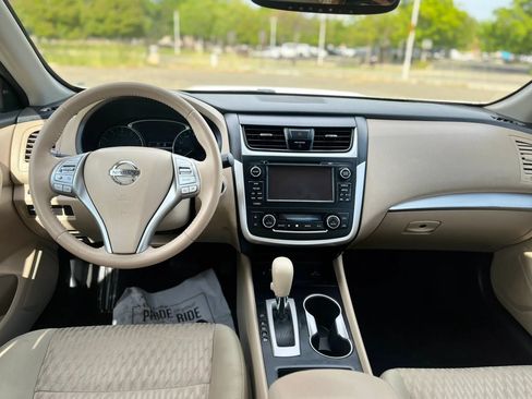 Used 2016 Nissan Altima 2.5 SV w/ Convenience Package FWD image 12