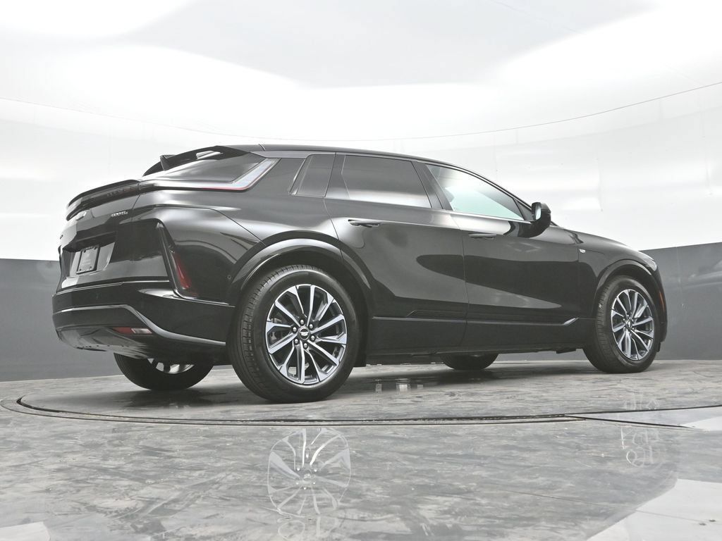 Certified 2025 Cadillac Lyriq Luxury AWD/4WD image 27