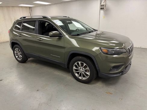 Used 2019 Jeep Cherokee Latitude Plus w/ Cold Weather Group AWD/4WD image 7