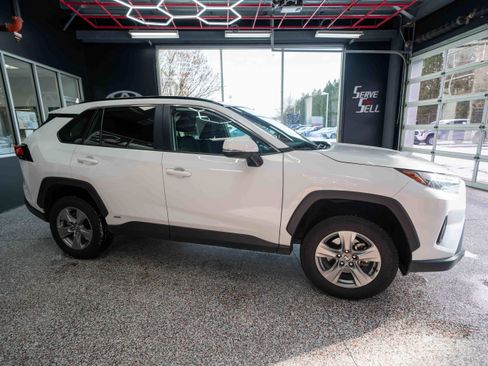 Used 2024 Toyota RAV4 XLE image 5