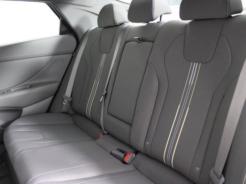 Used 2025 Hyundai Elantra SEL image 19