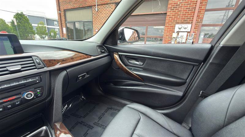 Used 2014 BMW 328i xDrive Sedan AWD/4WD image 40