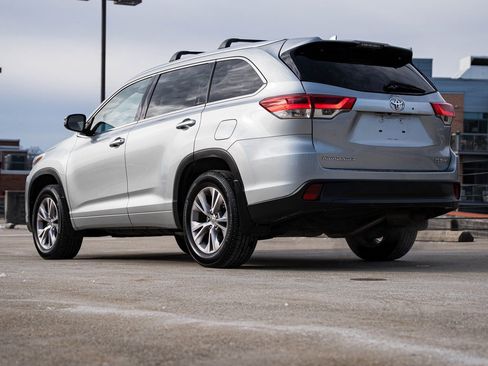 Used 2017 Toyota Highlander XLE image 5
