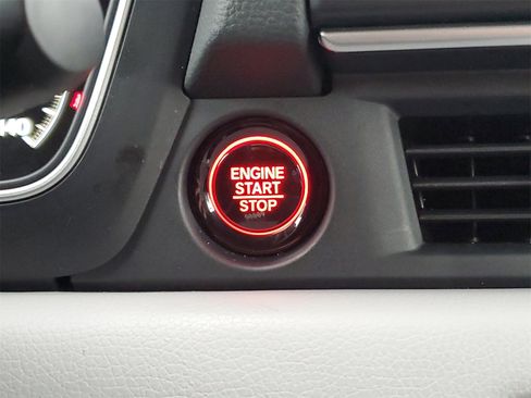 Used 2025 Honda Pilot EX-L image 31