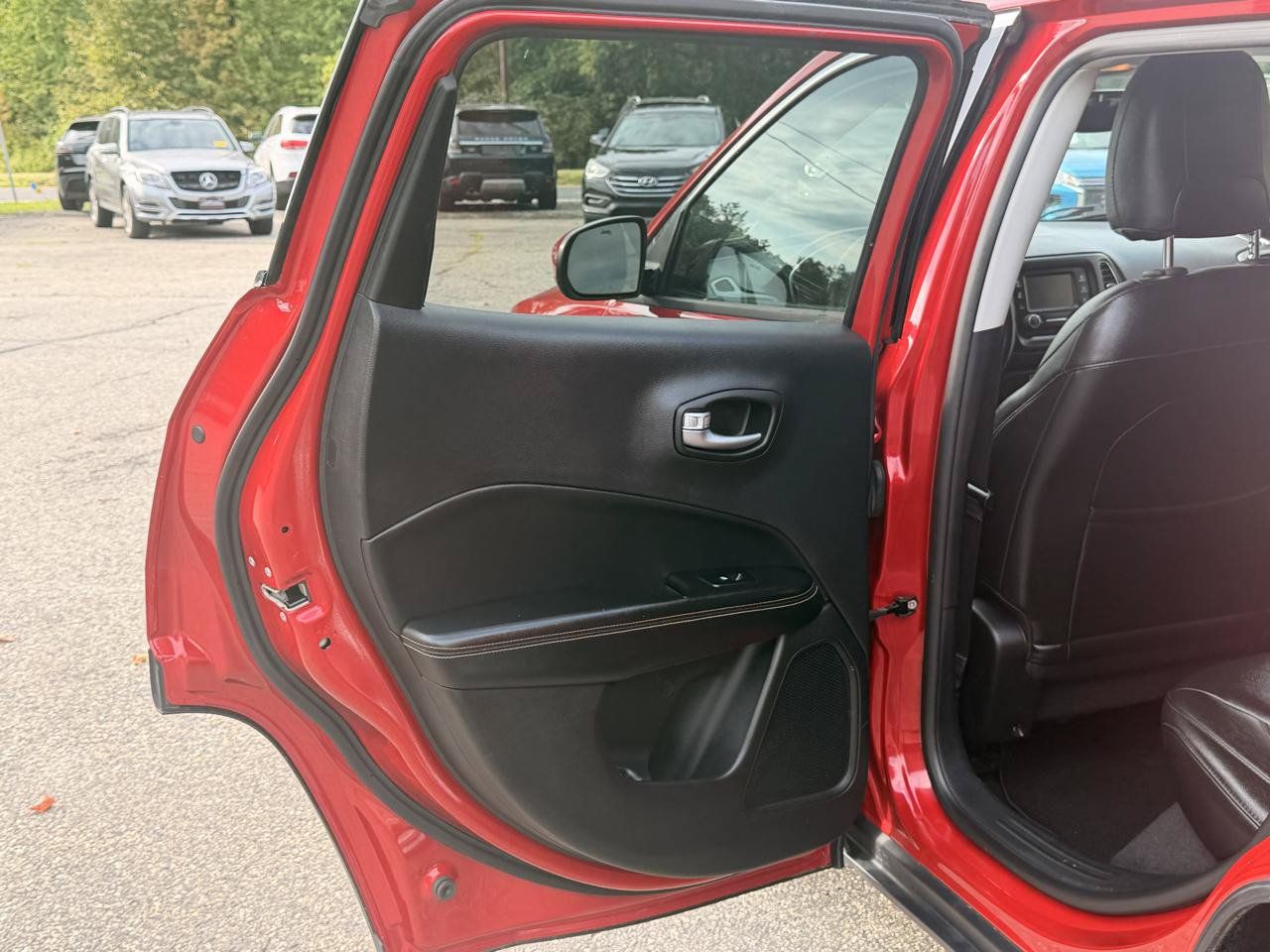 Used 2018 Jeep Compass Latitude AWD/4WD image 17