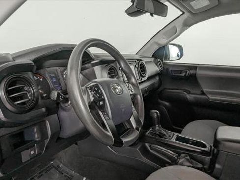 Used 2019 Toyota Tacoma SR image 18
