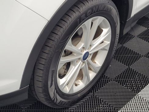 Used 2019 Ford Escape SE FWD image 31