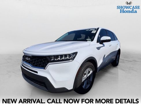 Used 2022 Kia Sorento LX FWD image 2