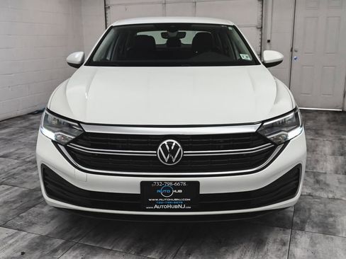 Used 2022 Volkswagen Jetta SE FWD image 2
