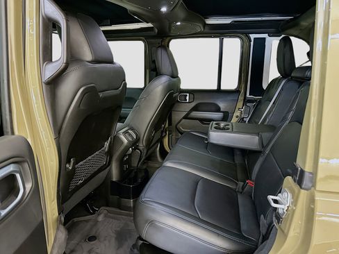 Used 2025 Jeep Wrangler Unlimited Rubicon 4xe image 29