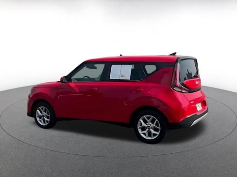 Used 2025 Kia Soul LX w/ LX Technology Package FWD image 9