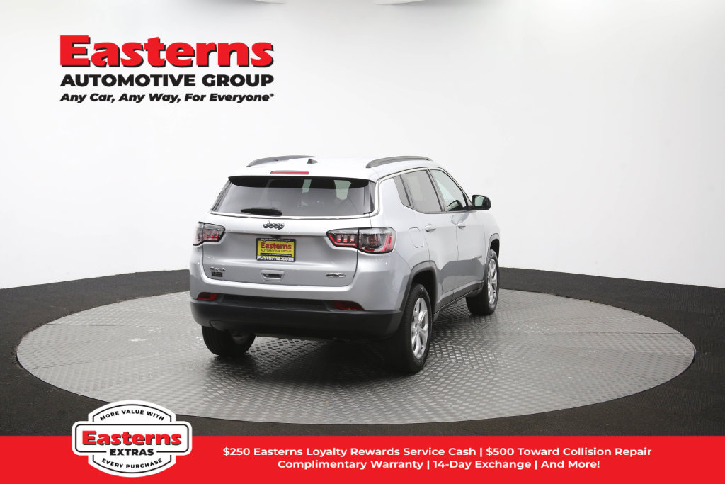 Used 2024 Jeep Compass Latitude AWD/4WD image 40
