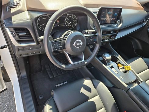 Used 2023 Nissan Rogue SV w/ SV Premium B Package FWD image 18
